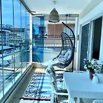 Apartamento Hygge Flat With Heated Floors & Sunny Balcony!