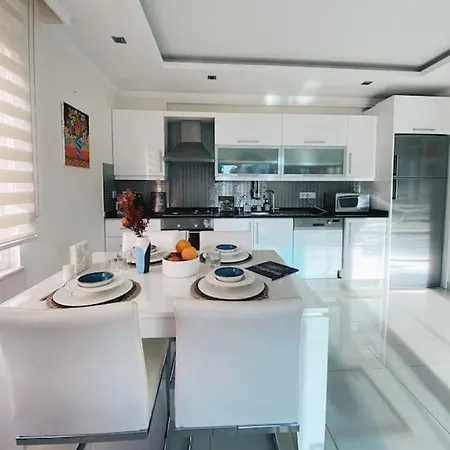 Hygge Flat With Heated Floors & Sunny Balcony! شقة