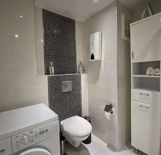 Apartamento Hygge Flat With Heated Floors & Sunny Balcony!